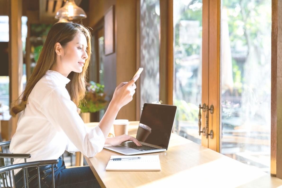 Ambiente di lavoro con strumenti di pianificazione budget